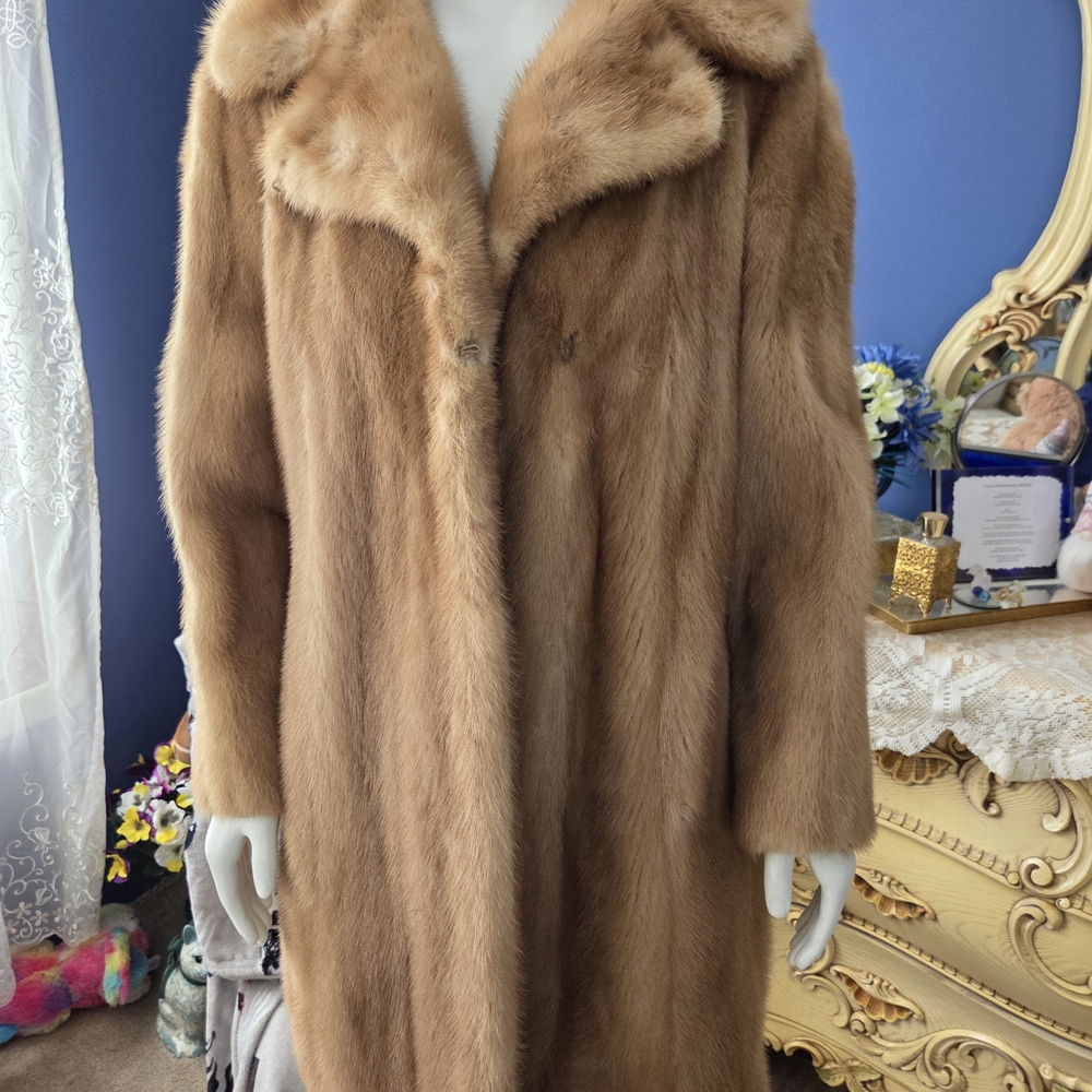 Elegant Genuine Tan Mink Fur Coat